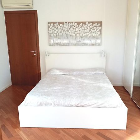 كولونيو مونزيسِّ B&B Accogliente A Due Passi Dal Metro Di Milano - Casa Adriana المظهر الخارجي الصورة