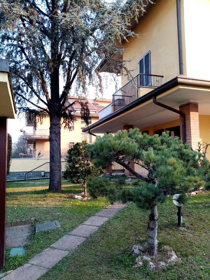 كولونيو مونزيسِّ B&B Accogliente A Due Passi Dal Metro Di Milano - Casa Adriana المظهر الخارجي الصورة